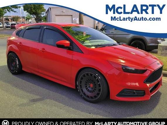 FORD FOCUS 2015 1FADP3L90FL323468 image