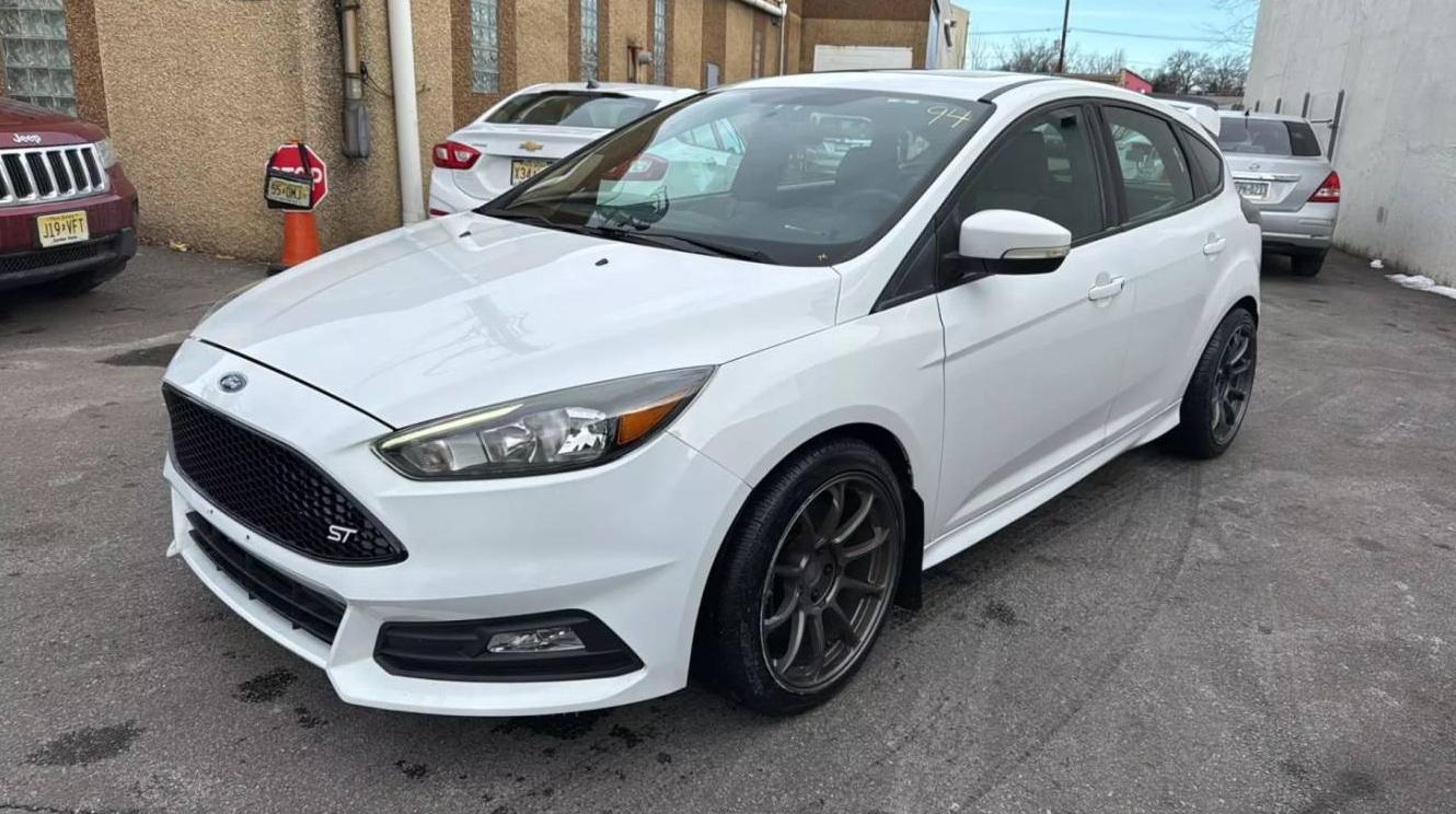 FORD FOCUS 2015 1FADP3L99FL305194 image