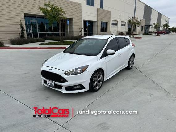 FORD FOCUS 2015 1FADP3L96FL300387 image