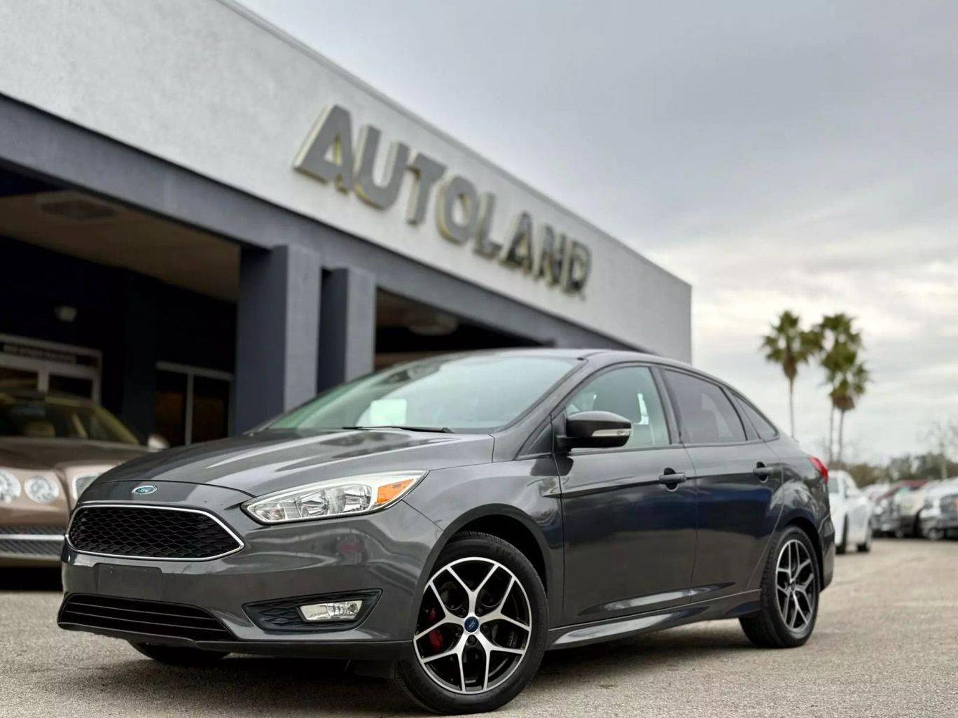 FORD FOCUS 2015 1FADP3F24FL281529 image