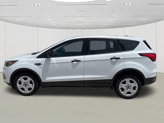 FORD ESCAPE 2019 1FMCU0F77KUB30810 image