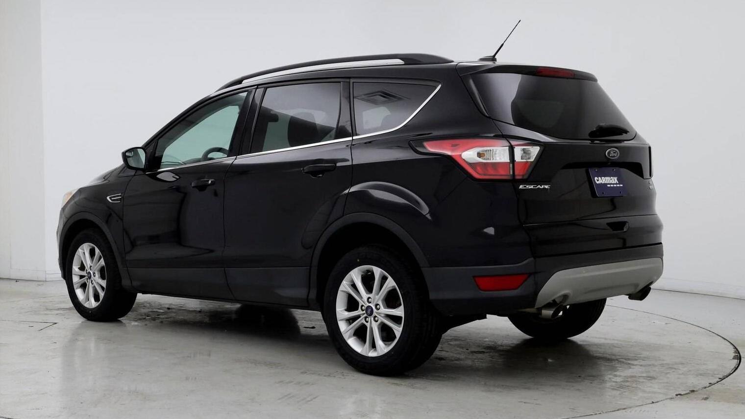 FORD ESCAPE 2018 1FMCU0GD9JUC77472 image