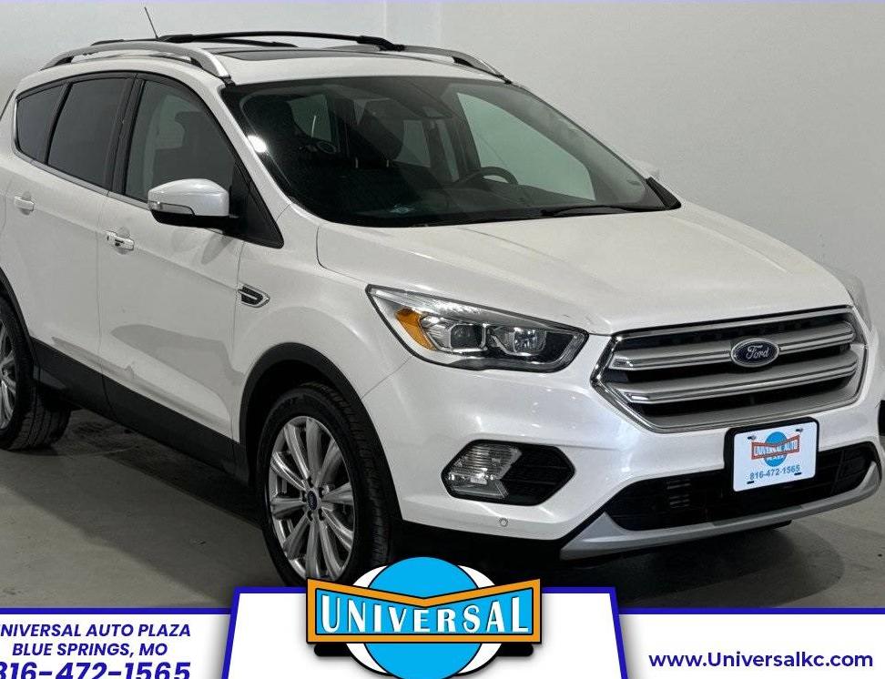 FORD ESCAPE 2018 1FMCU9J93JUD12239 image