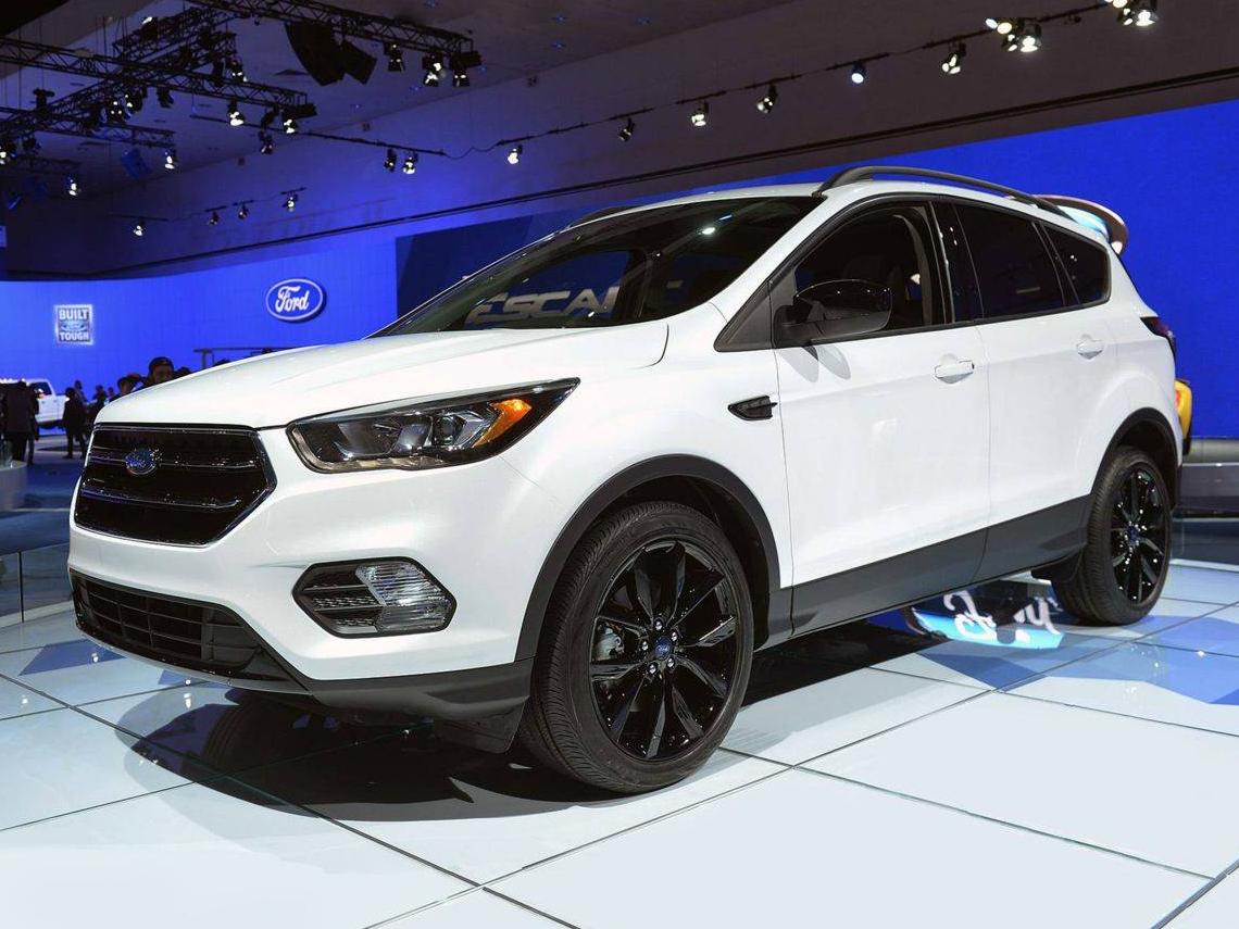 FORD ESCAPE 2018 1FMCU9J93JUD58296 image