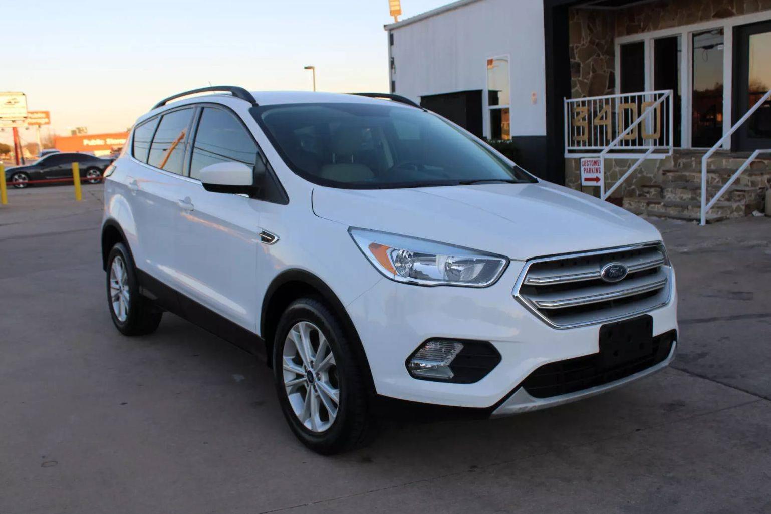 FORD ESCAPE 2018 1FMCU0GD1JUD43304 image