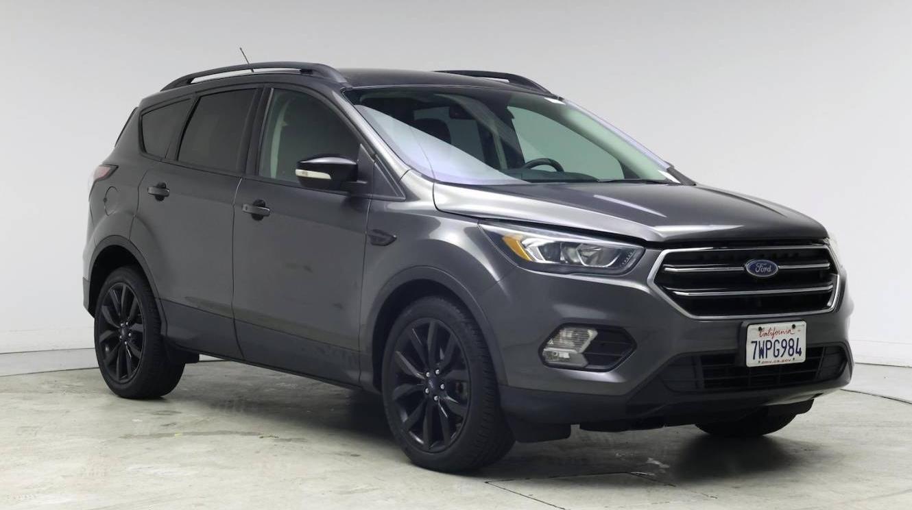 FORD ESCAPE 2017 1FMCU0J9XHUA82883 image