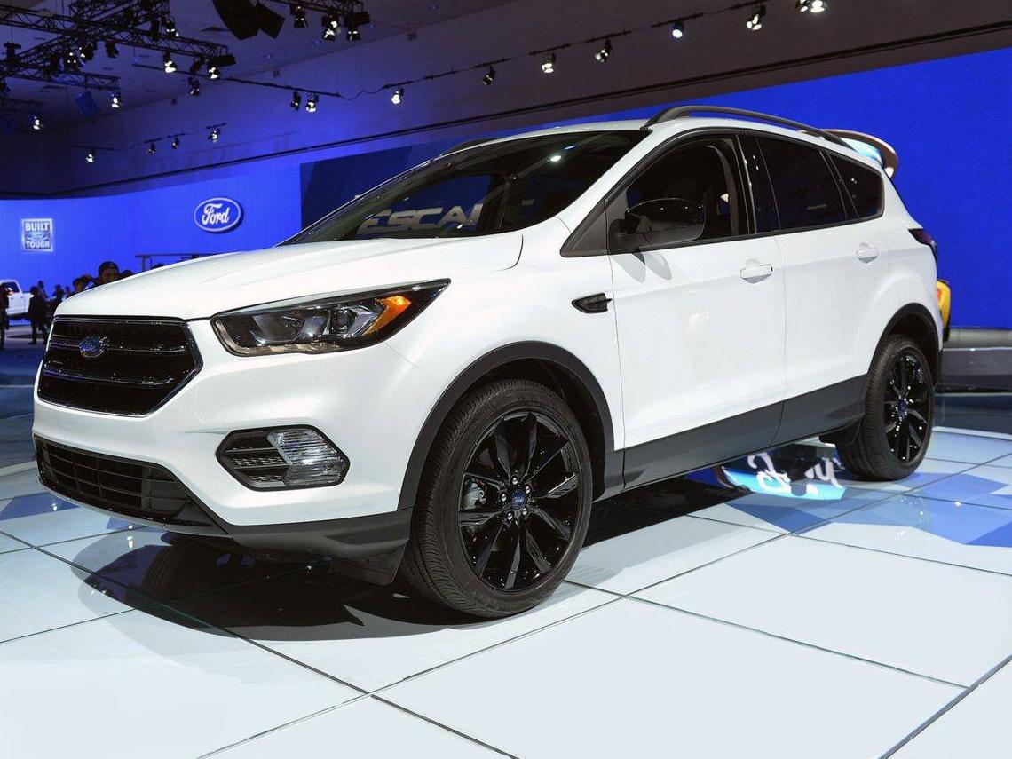 FORD ESCAPE 2017 1FMCU9J94HUE83432 image