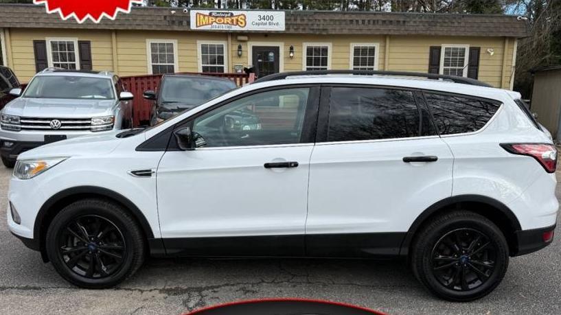 FORD ESCAPE 2017 1FMCU0GD0HUC60876 image