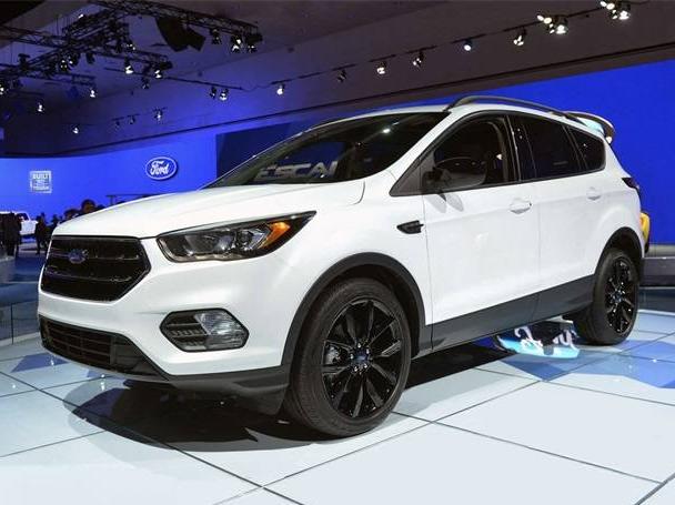 FORD ESCAPE 2017 1FMCU9J93HUE32178 image