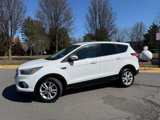 FORD ESCAPE 2017 1FMCU0GD7HUC33688 image