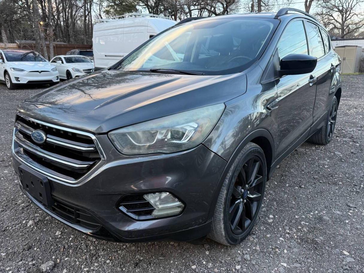 FORD ESCAPE 2017 1FMCU0GD7HUC10508 image