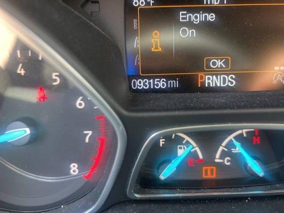 FORD ESCAPE 2017 1FMCU0G90HUE86041 image