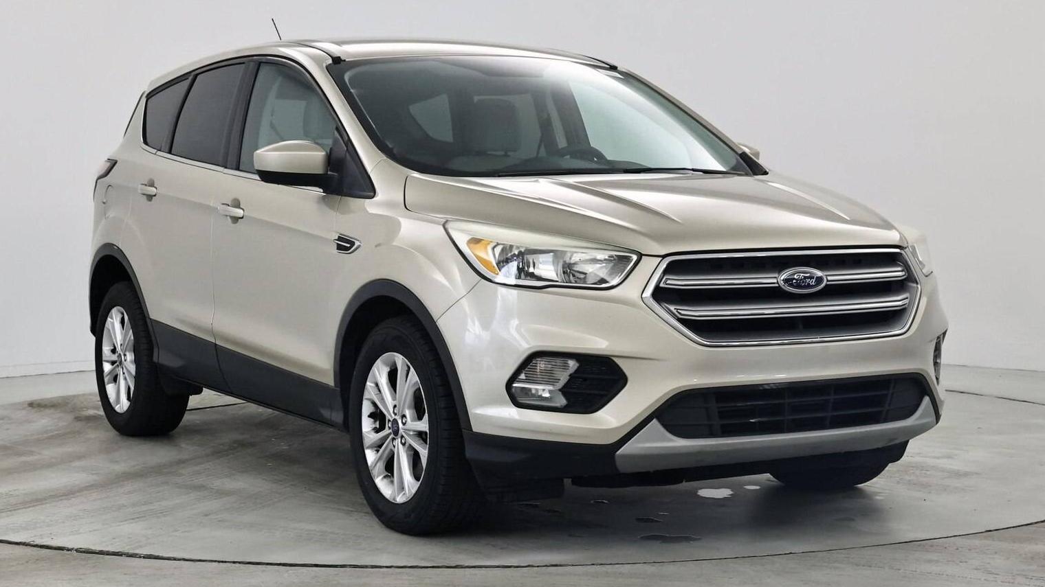 FORD ESCAPE 2017 1FMCU0G92HUE86042 image