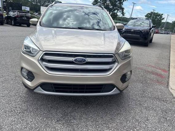 FORD ESCAPE 2017 1FMCU0J98HUD08516 image