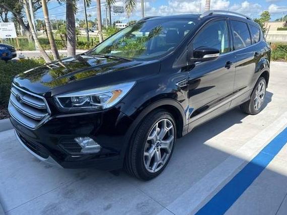 FORD ESCAPE 2017 1FMCU0J91HUA46077 image