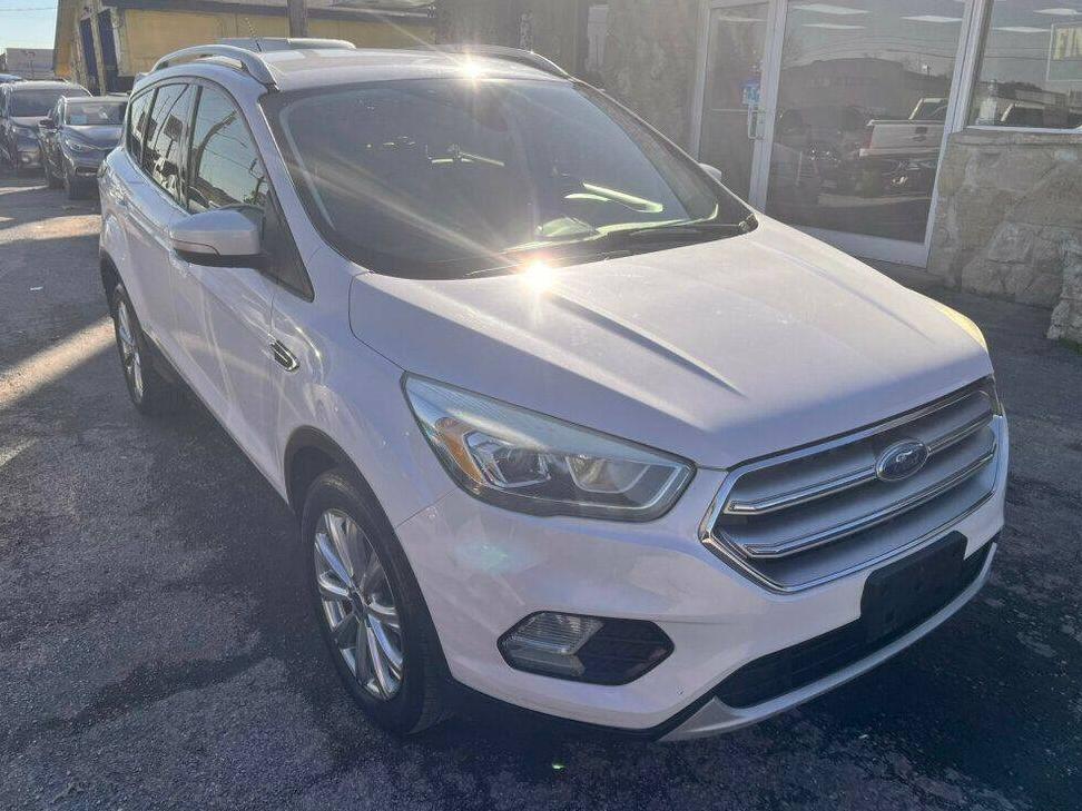 FORD ESCAPE 2017 1FMCU9J96HUA63235 image