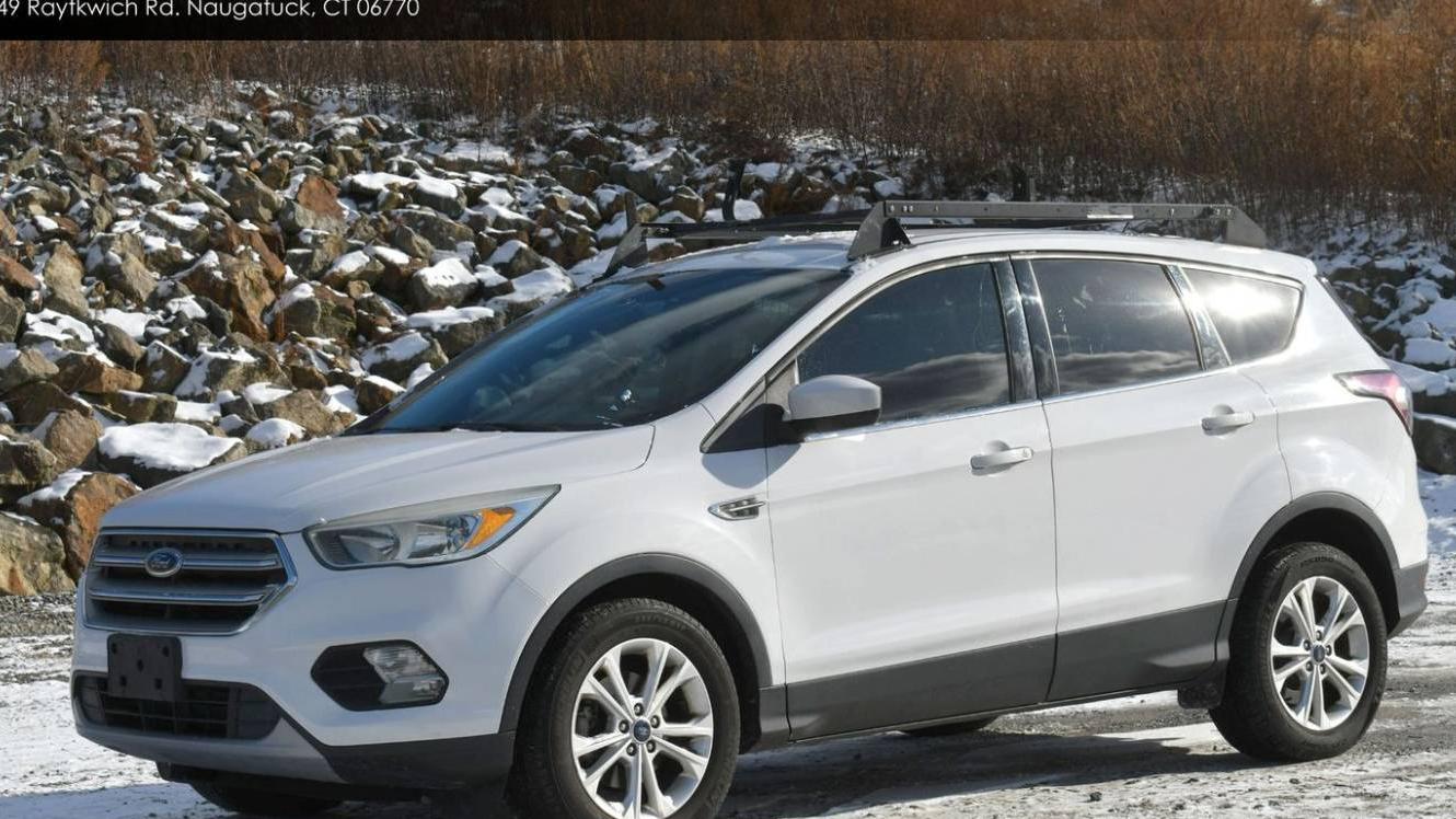 FORD ESCAPE 2017 1FMCU0GD5HUE77372 image