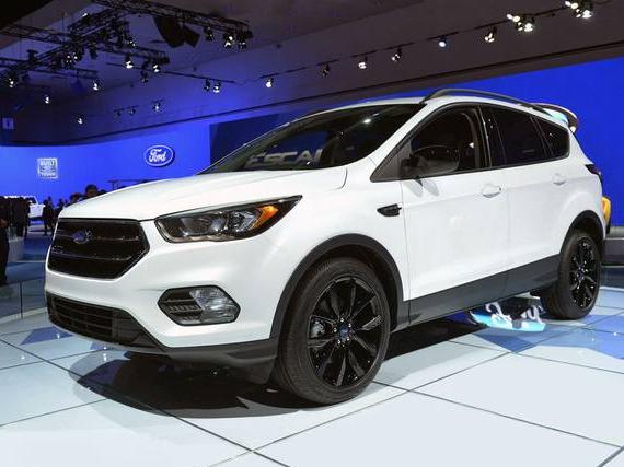 FORD ESCAPE 2017 1FMCU0GD8HUD06986 image