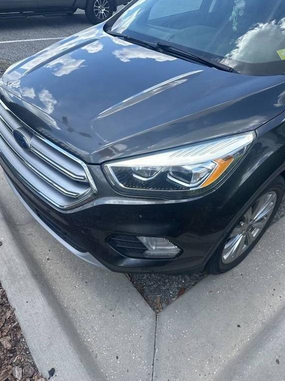 FORD ESCAPE 2017 1FMCU0J93HUD34036 image