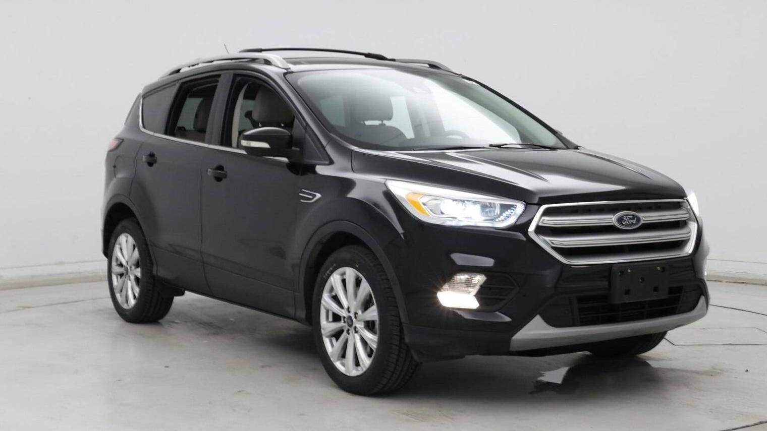 FORD ESCAPE 2017 1FMCU9J92HUE38215 image