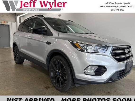 FORD ESCAPE 2017 1FMCU9GD7HUC46090 image