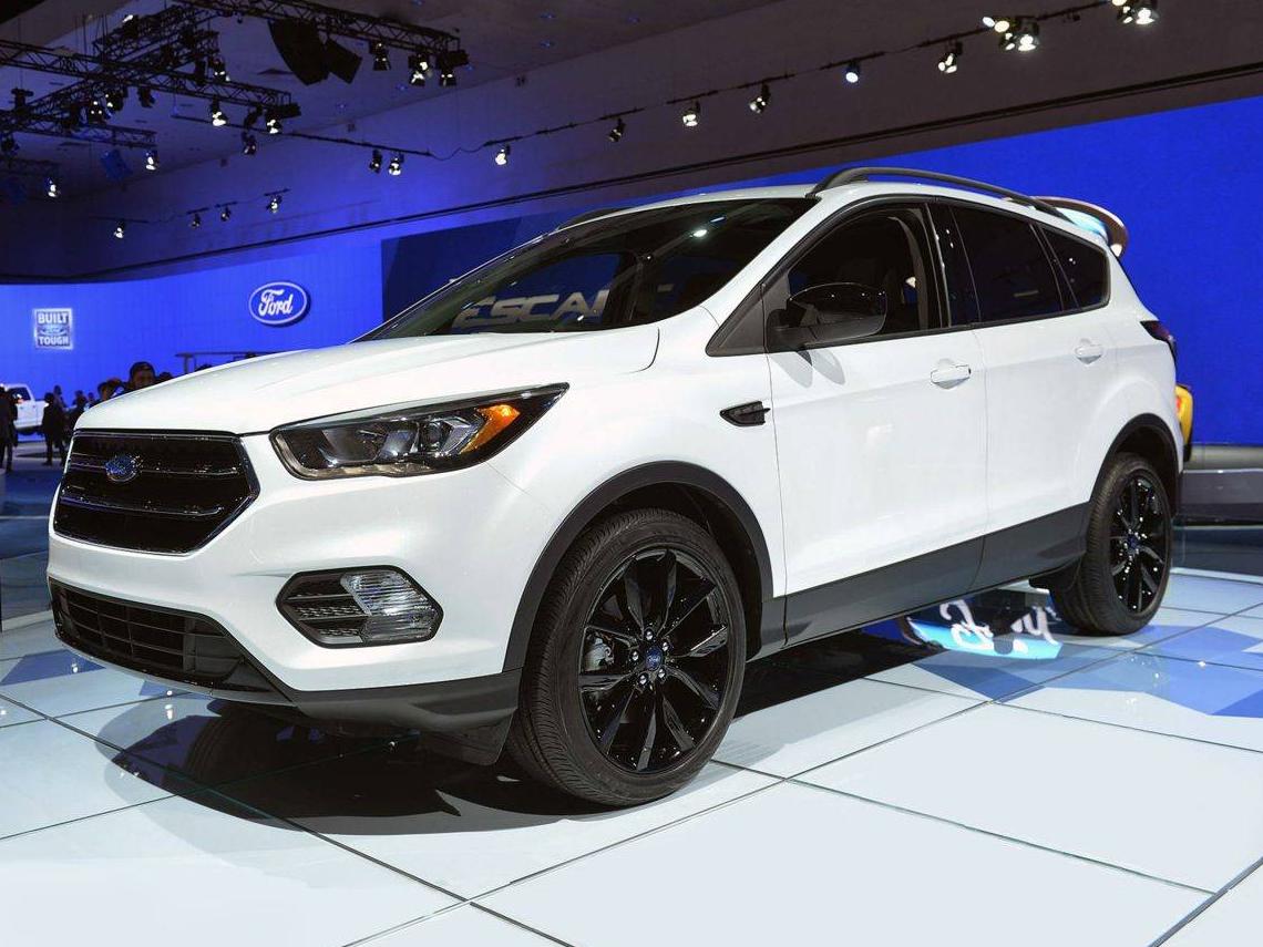 FORD ESCAPE 2017 1FMCU0J93HUF08574 image