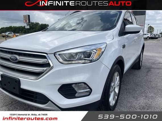 FORD ESCAPE 2017 1FMCU0GD6HUE45224 image