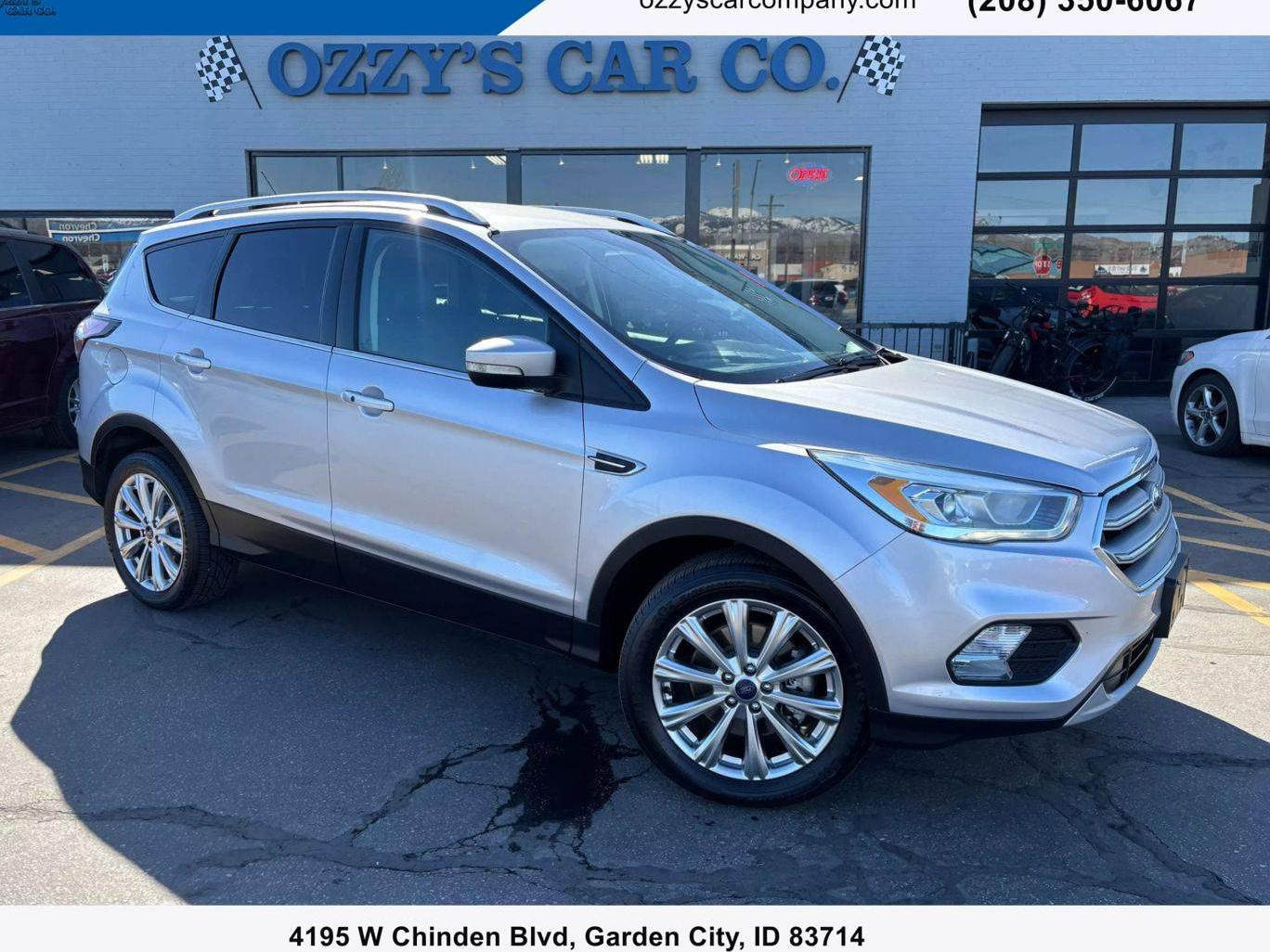 FORD ESCAPE 2017 1FMCU0J92HUA61932 image