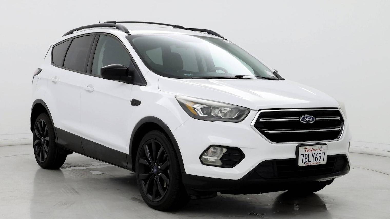 FORD ESCAPE 2017 1FMCU0GD5HUC80735 image