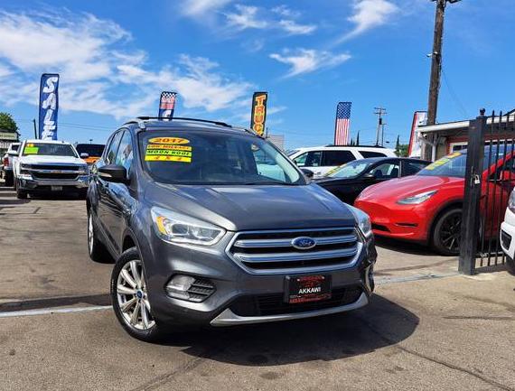 FORD ESCAPE 2017 1FMCU9J94HUD12664 image