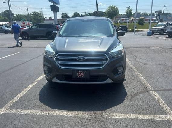 FORD ESCAPE 2017 1FMCU0GD2HUC46610 image