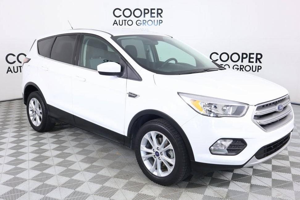 FORD ESCAPE 2017 1FMCU0GD5HUC24634 image