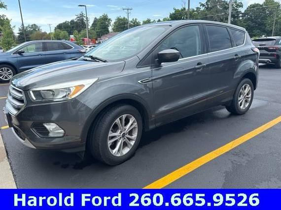 FORD ESCAPE 2017 1FMCU0GD0HUC15985 image