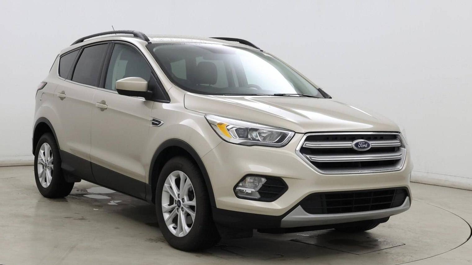 FORD ESCAPE 2017 1FMCU0GD2HUB40738 image