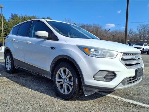 FORD ESCAPE 2017 1FMCU9GD1HUD63728 image