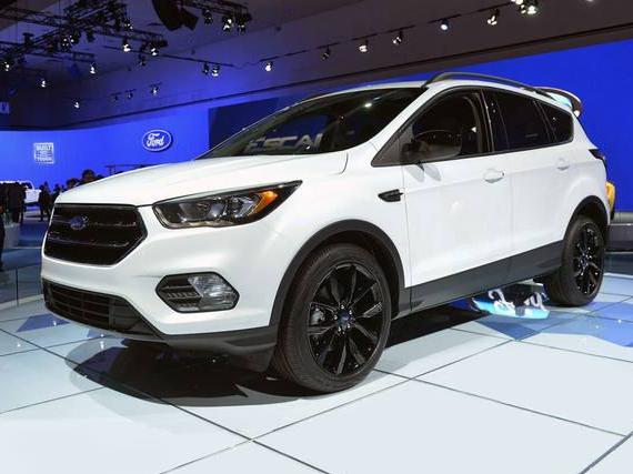 FORD ESCAPE 2017 1FMCU0J95HUB01677 image