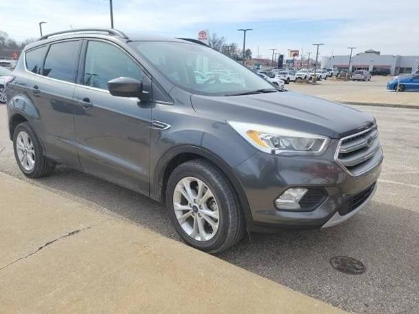 FORD ESCAPE 2017 1FMCU0GD5HUE14496 image