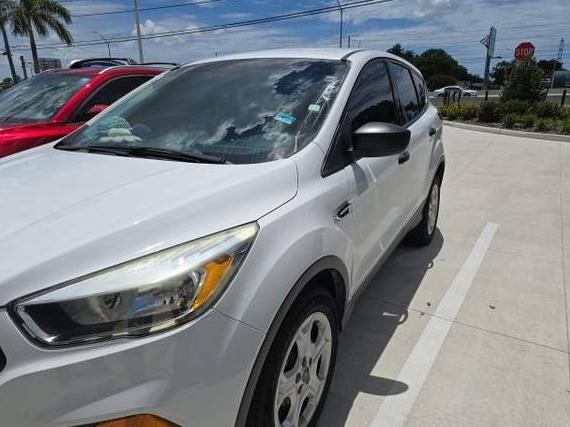 FORD ESCAPE 2017 1FMCU0F72HUB56854 image