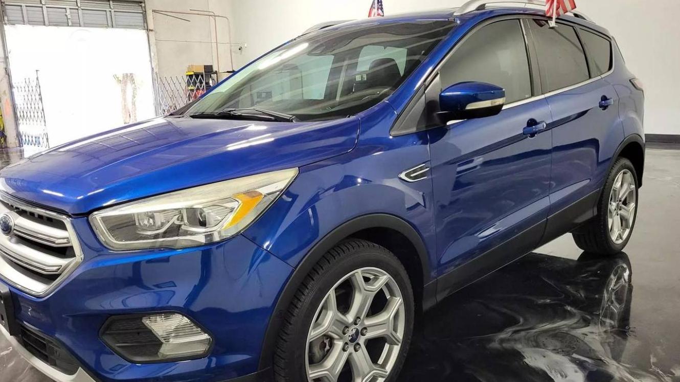 FORD ESCAPE 2017 1FMCU0J90HUB88629 image