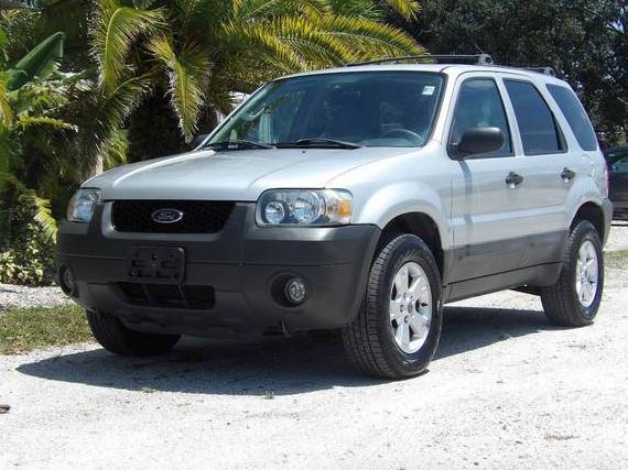 FORD ESCAPE 2005 1FMYU93145KB08693 image