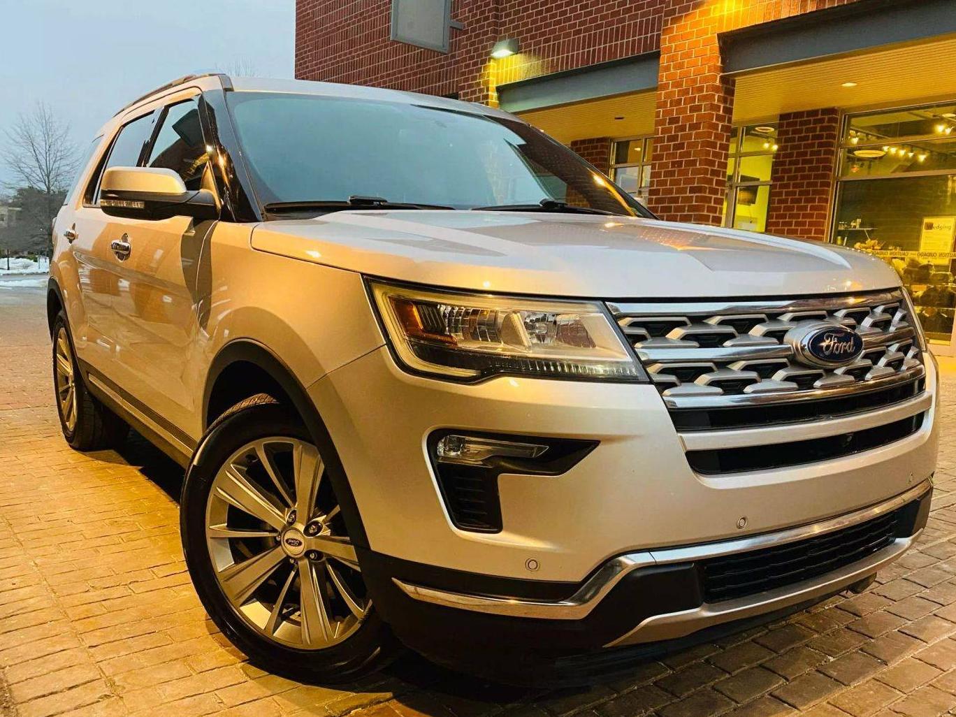 FORD EXPLORER 2018 1FM5K7F88JGA85261 image