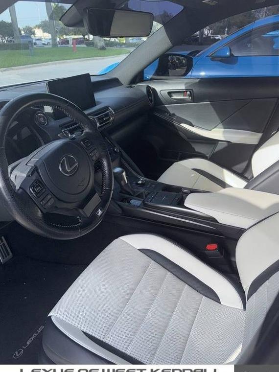 LEXUS IS 2021 JTHGZ1B26M5045508 image