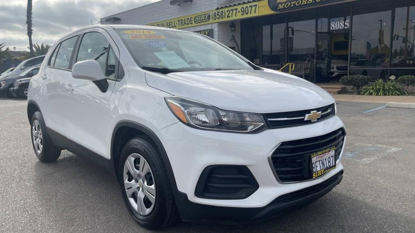 CHEVROLET TRAX 2019 LSGCJKSB5KY011508 image