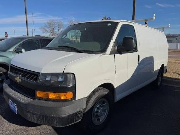 CHEVROLET EXPRESS 2019 1GCWGAFGXK1300805 image