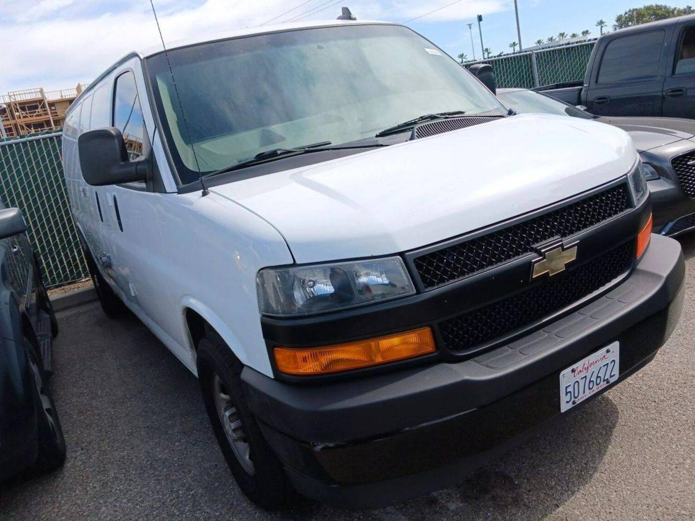 CHEVROLET EXPRESS 2019 1GCWGBFP9K1169159 image