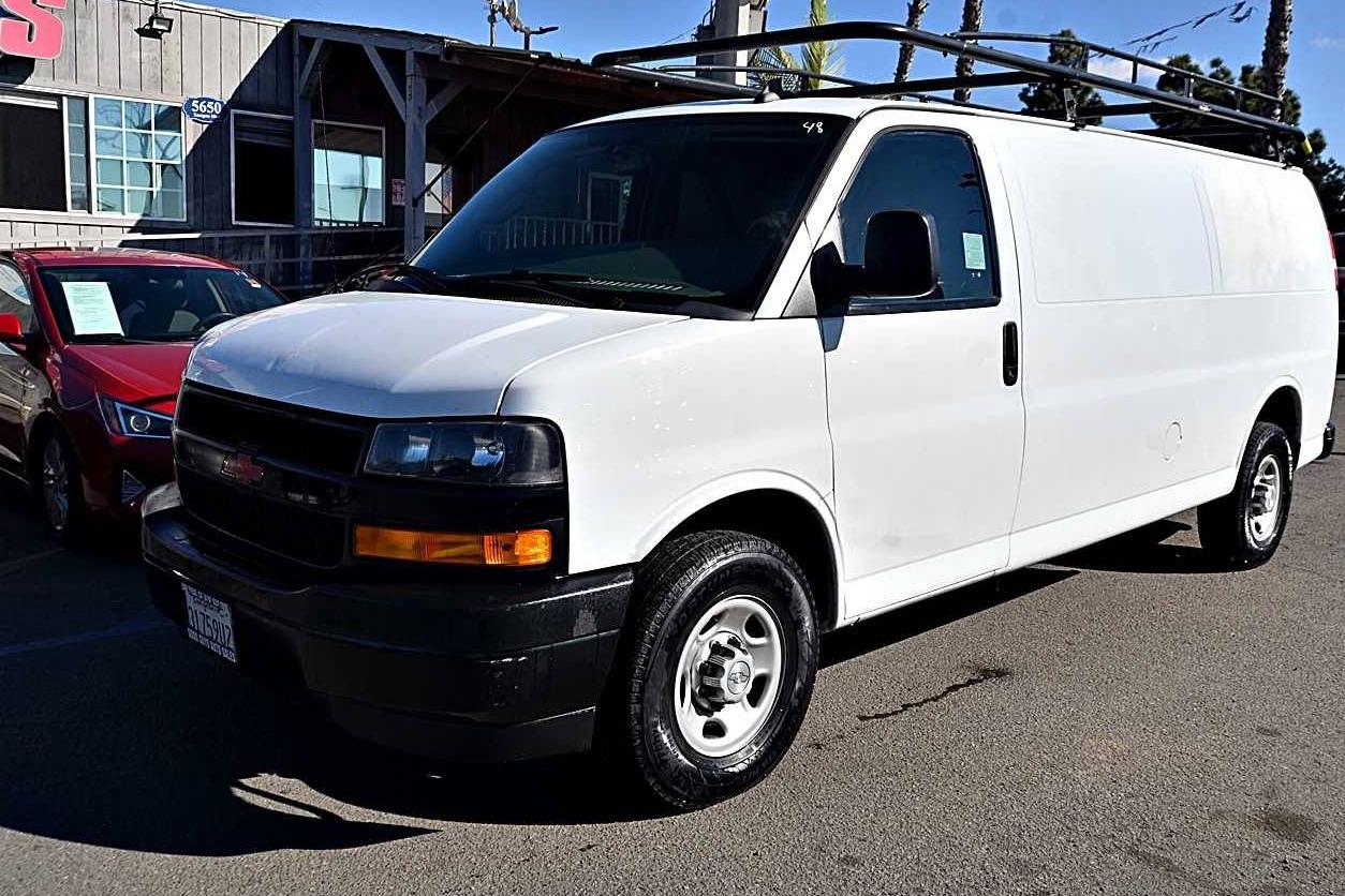 CHEVROLET EXPRESS 2018 1GCWGBFP9J1243873 image