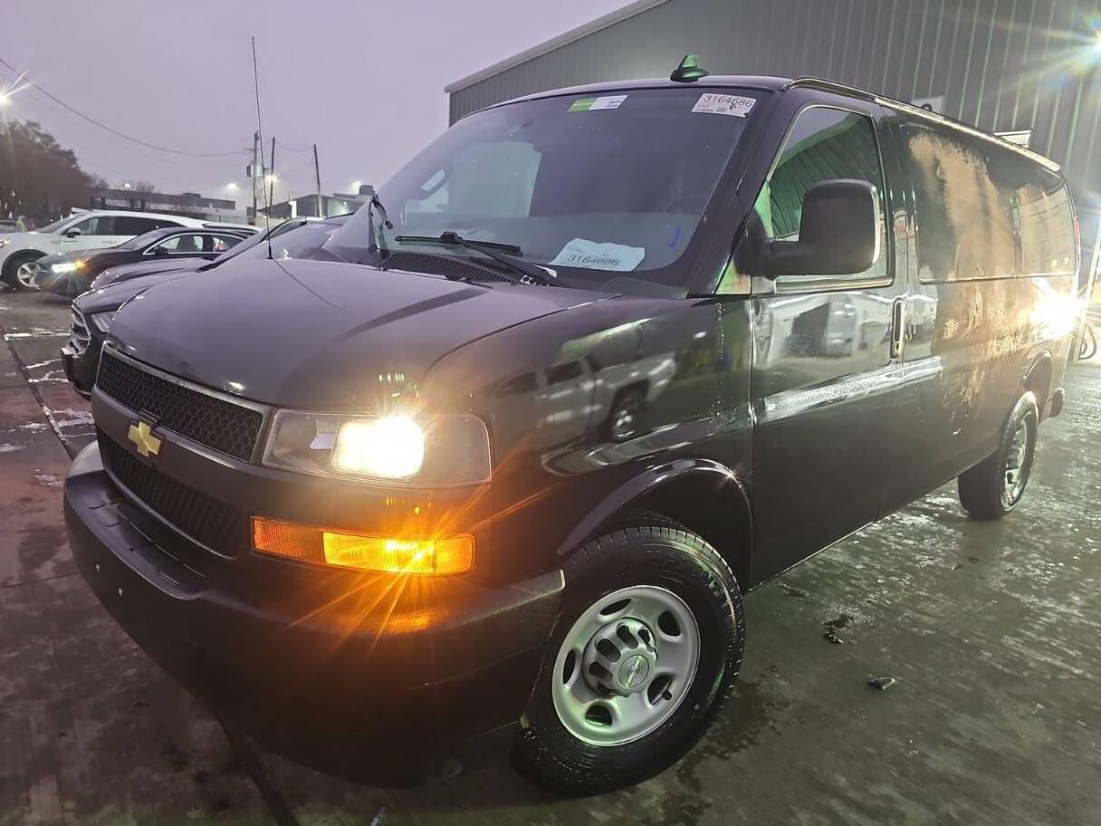 CHEVROLET EXPRESS 2018 1GCWGAFP6J1338482 image