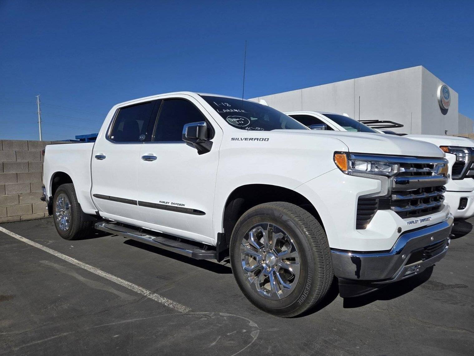 CHEVROLET SILVERADO-1500 2024 2GCUDGED3R1169960 image