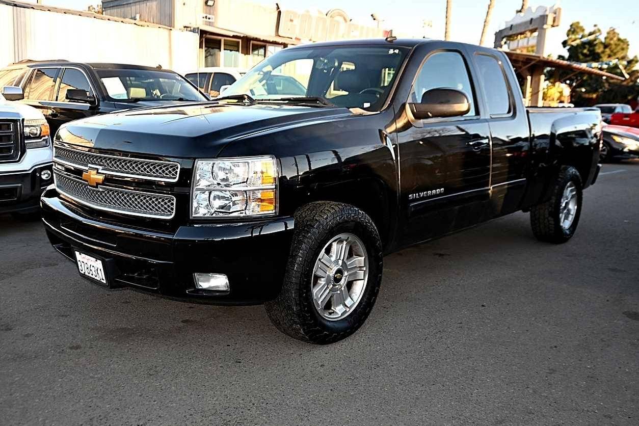 CHEVROLET SILVERADO-1500 2013 1GCRKSE70DZ149321 image