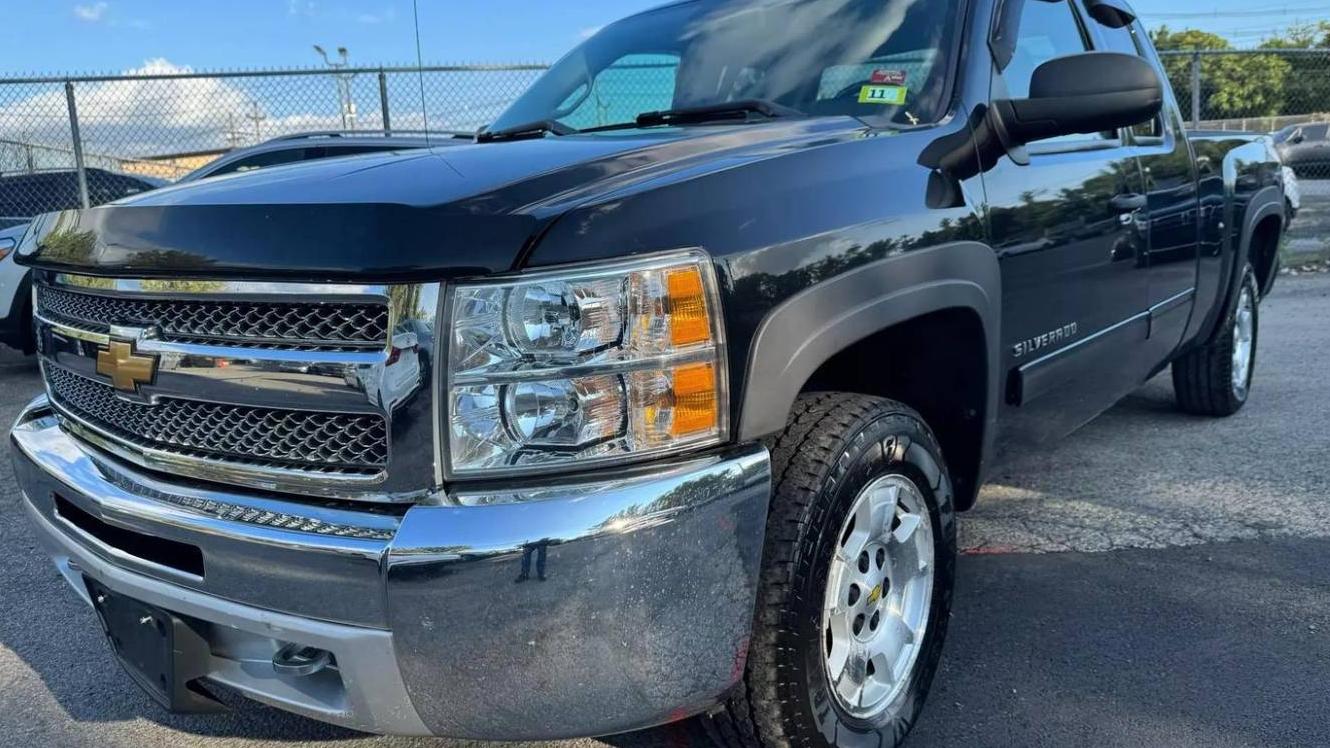 CHEVROLET SILVERADO-1500 2013 1GCRKSE71DZ247354 image